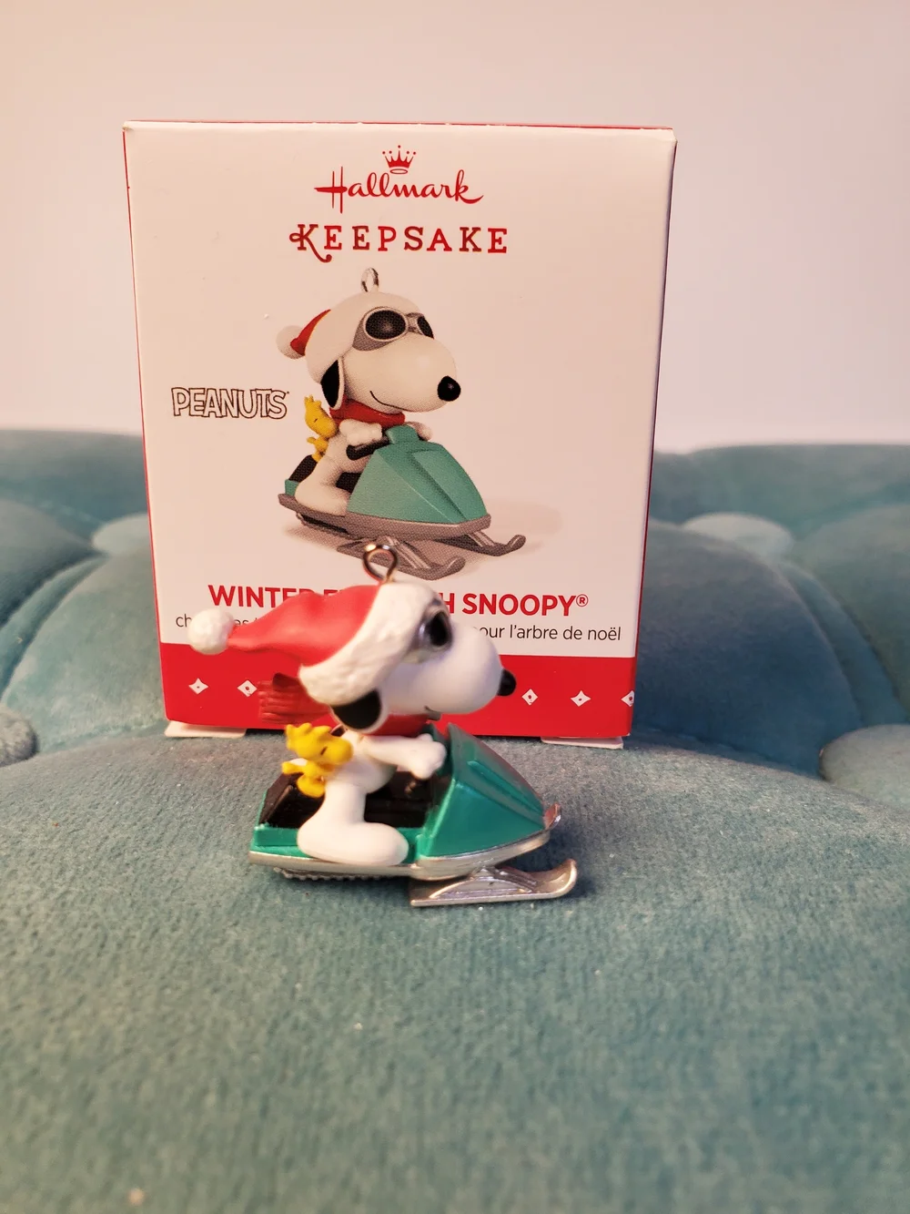 Hallmark Keepsake Peanuts Winter Fun with Snoopy 2015 Mini Ornament QXM8507